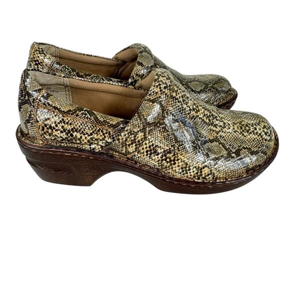 Boc Born NWOT Peggy Snakeskin Print Faux Leather Slip On Comfort Clog Size 8 - Picture 2 of 8